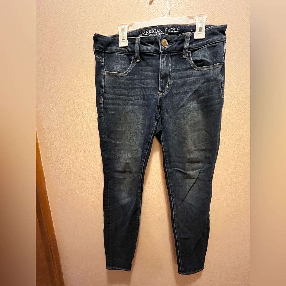 Like new dark wash denim jeggings (AE Super Super Stretch X4)
Smoke free home